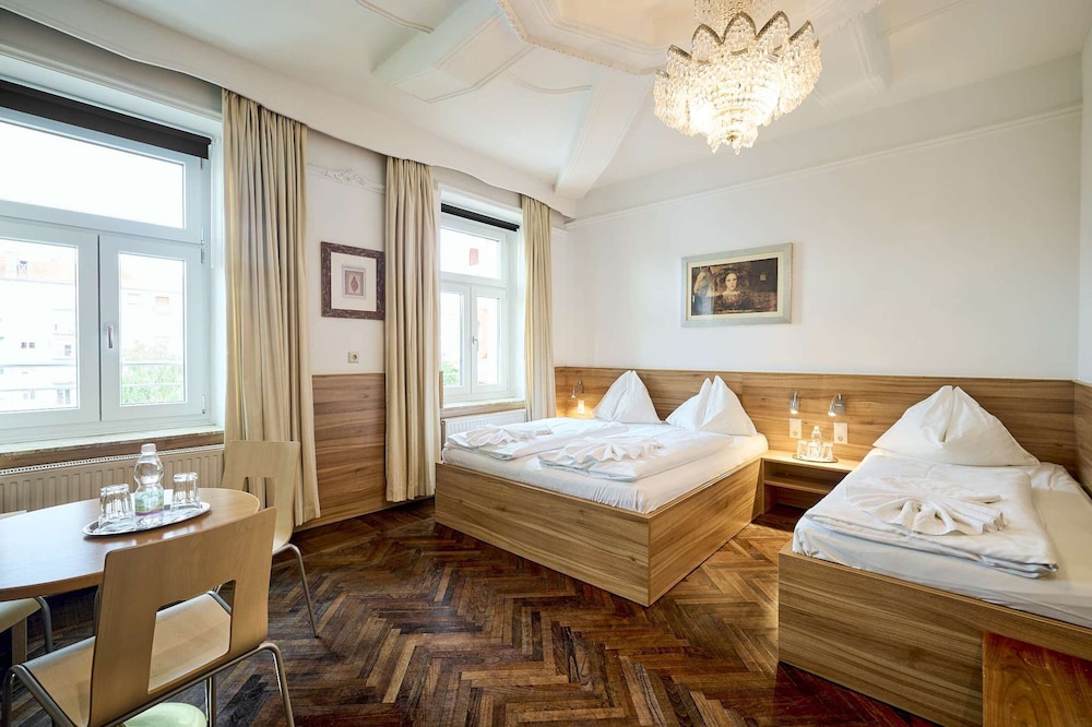 Standard Room, Multiple Beds photo 3