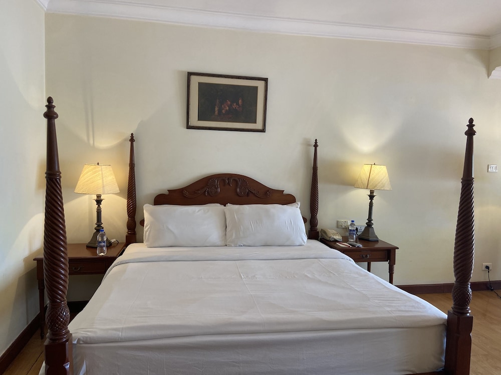 Junior Suite, 1 King Bed, Garden View photo 2