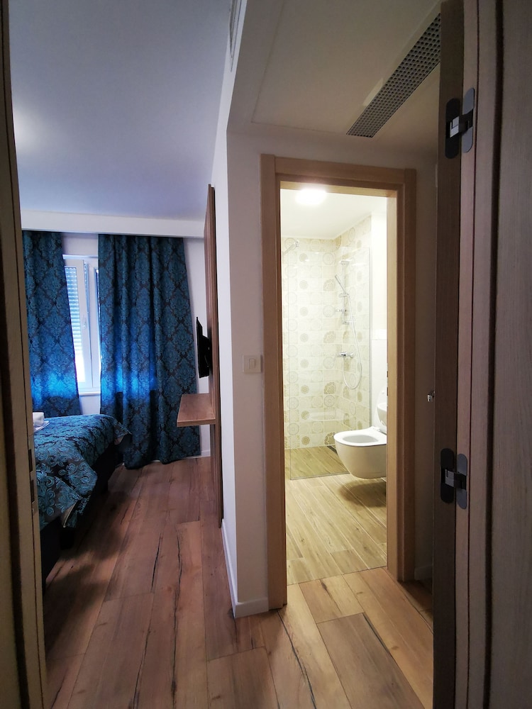 Comfort Room photo 3