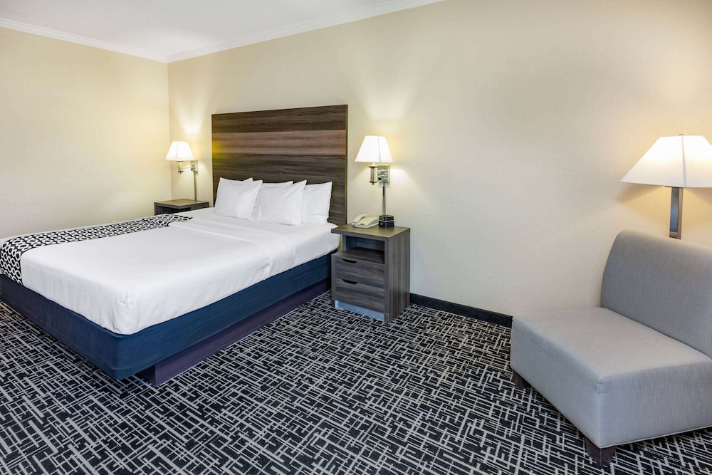 Room, 1 King Bed, Non Smoking - Photo 2