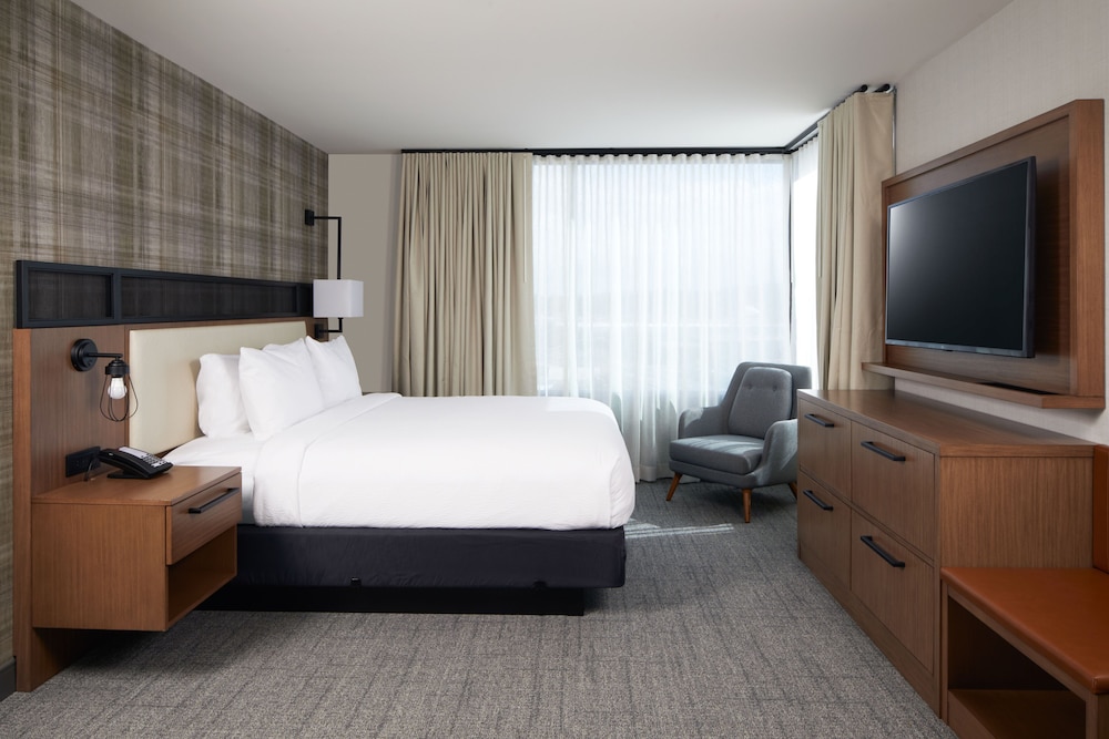 Suite, 1 Bedroom, City View (Hearing Accessible) photo 3
