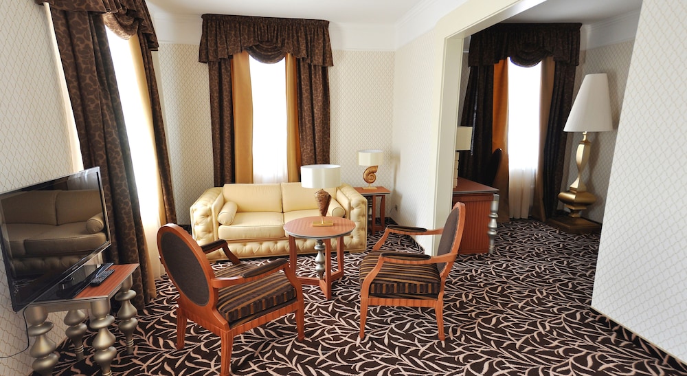 Business Suite photo 3