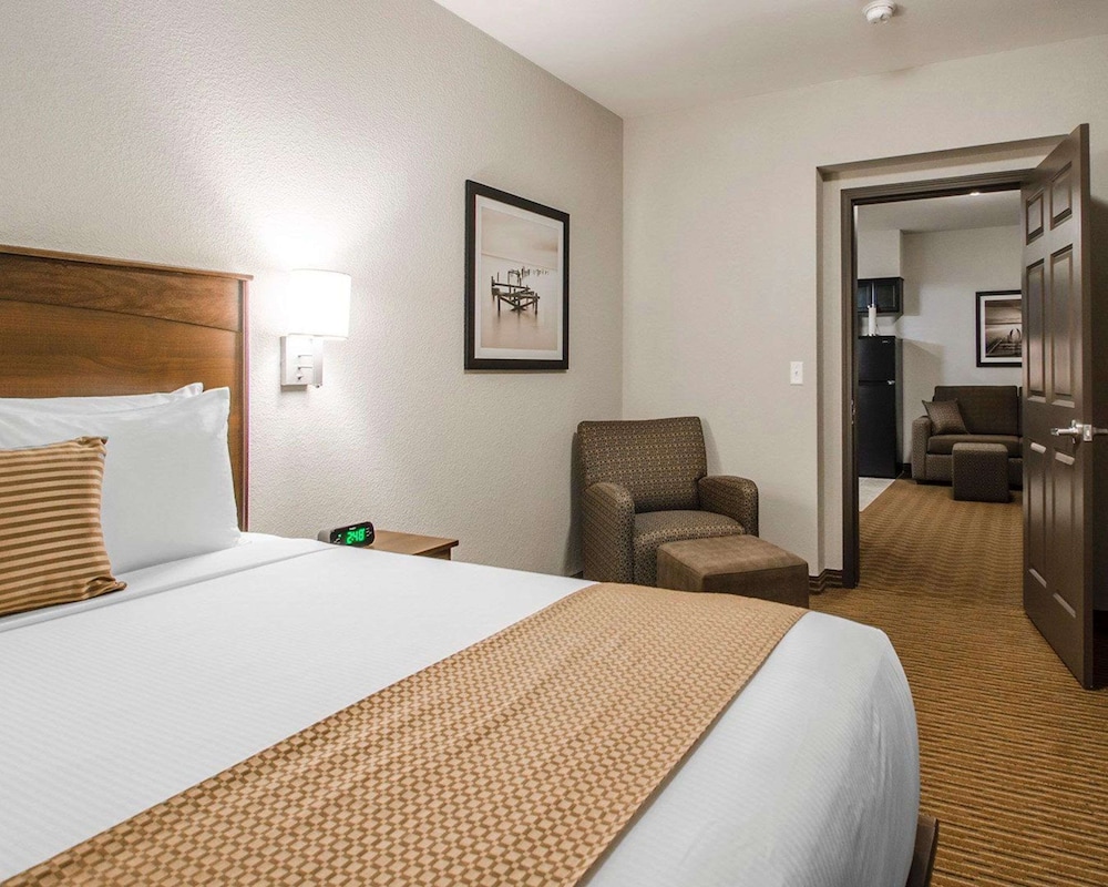 Suite, 1 Queen Bed With Sofa Bed, Non Smoking - Photo 6