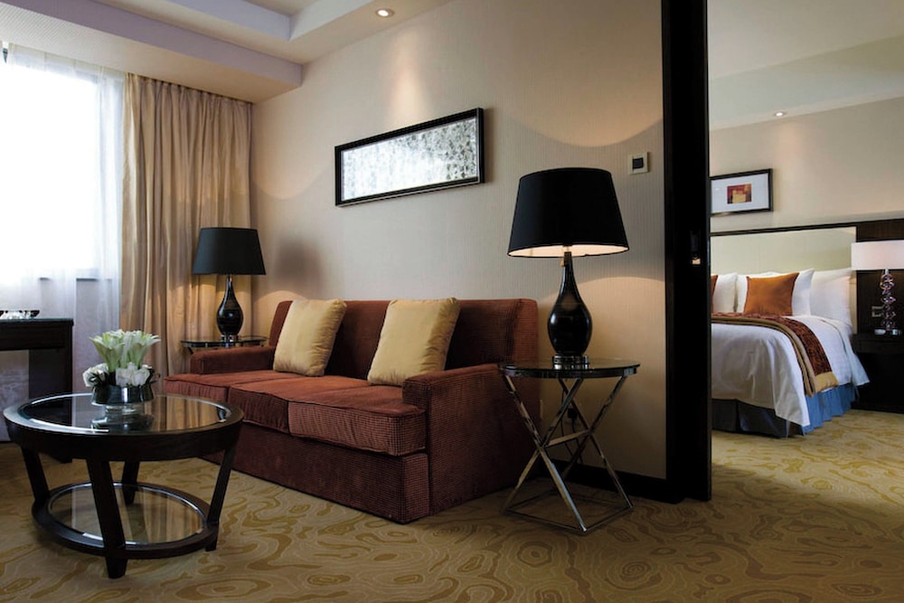 Executive Suite, 1 King Bed, City View photo 2
