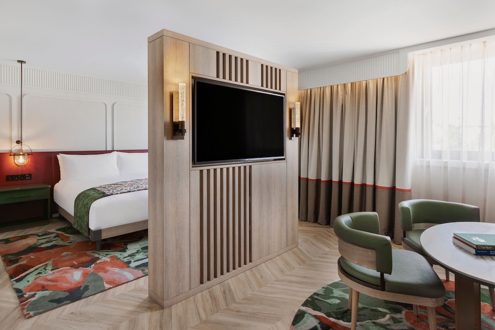 Junior Suite, 1 King Bed photo 1