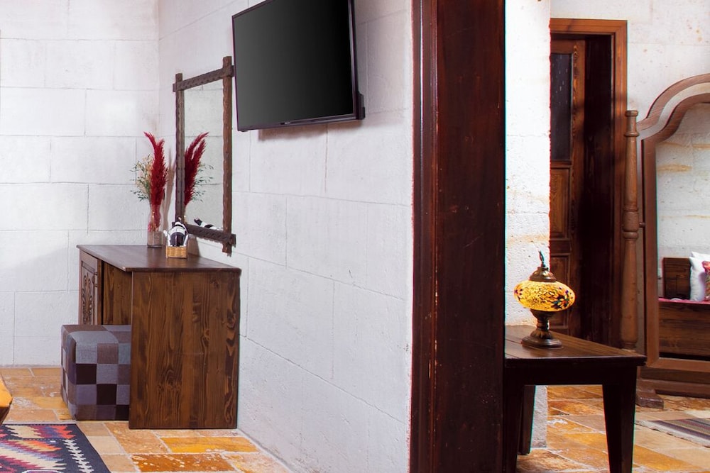 Deluxe Suite with Jacuzzi and Turkish Bath photo 3