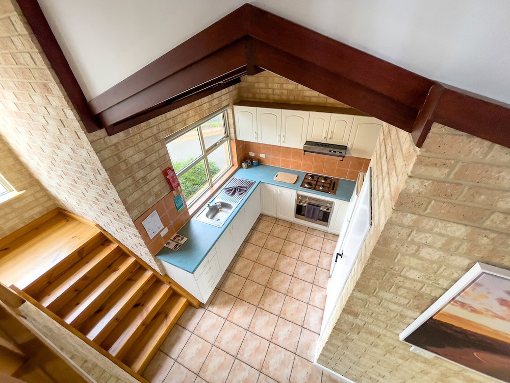 Standard Apartment, 2 Bedrooms, Non Smoking, Kitchen (Unit 4 - 7 night) photo 3
