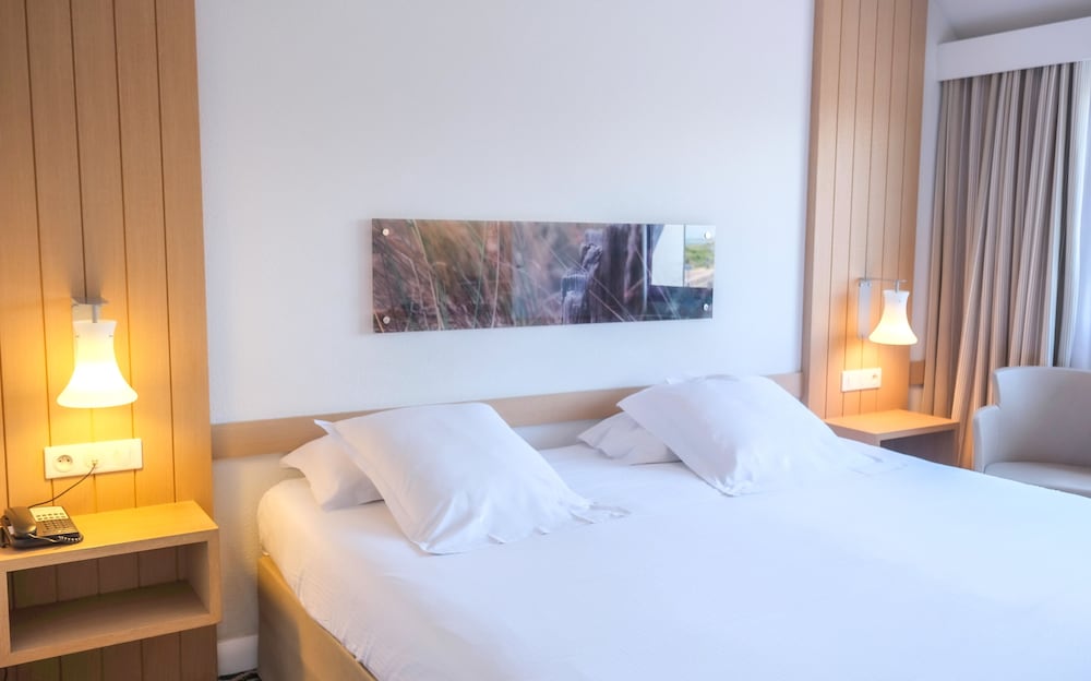 Superior Double Room, Pool Access, Sea View photo 3