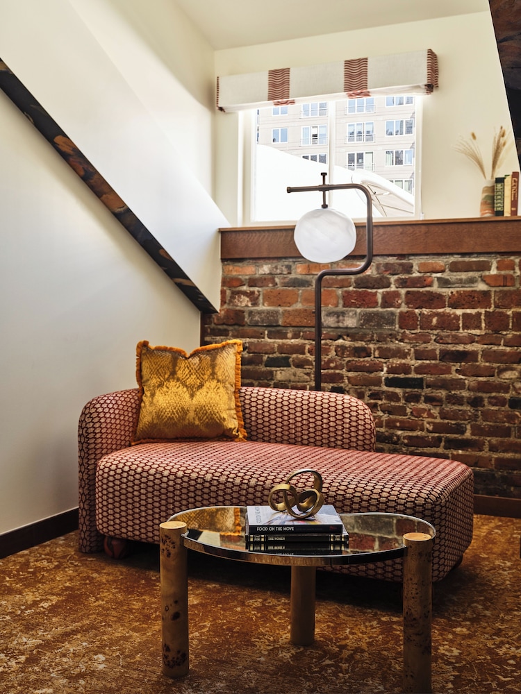 Room, 1 King Bed (Superior Loft)