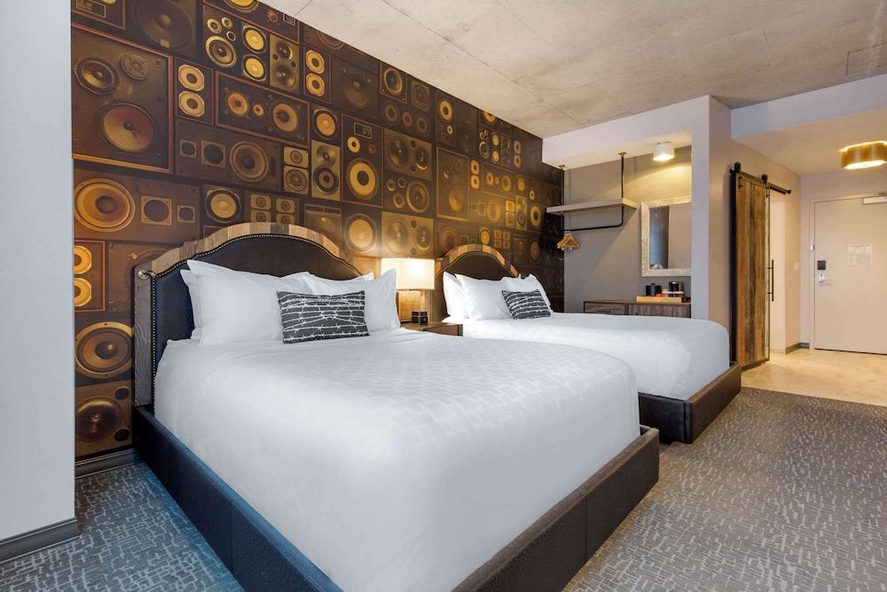Standard Room, 2 Queen Beds, Non Smoking (Hearing Accessible) photo 3