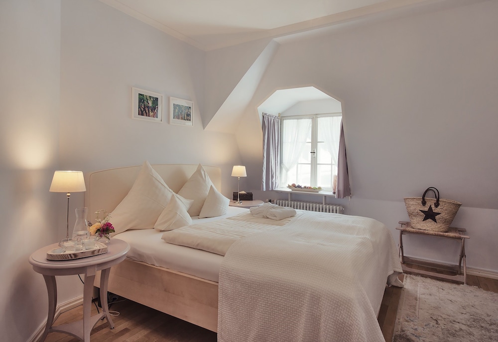 Small Double Room, Garden View photo 1