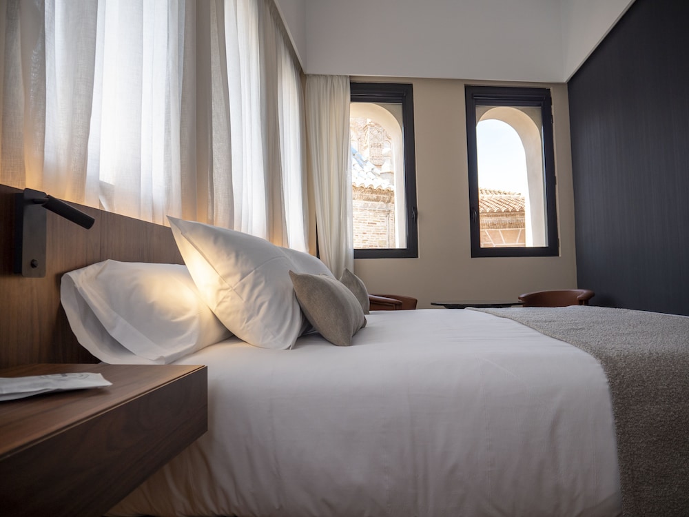 Suite - Photo 3
