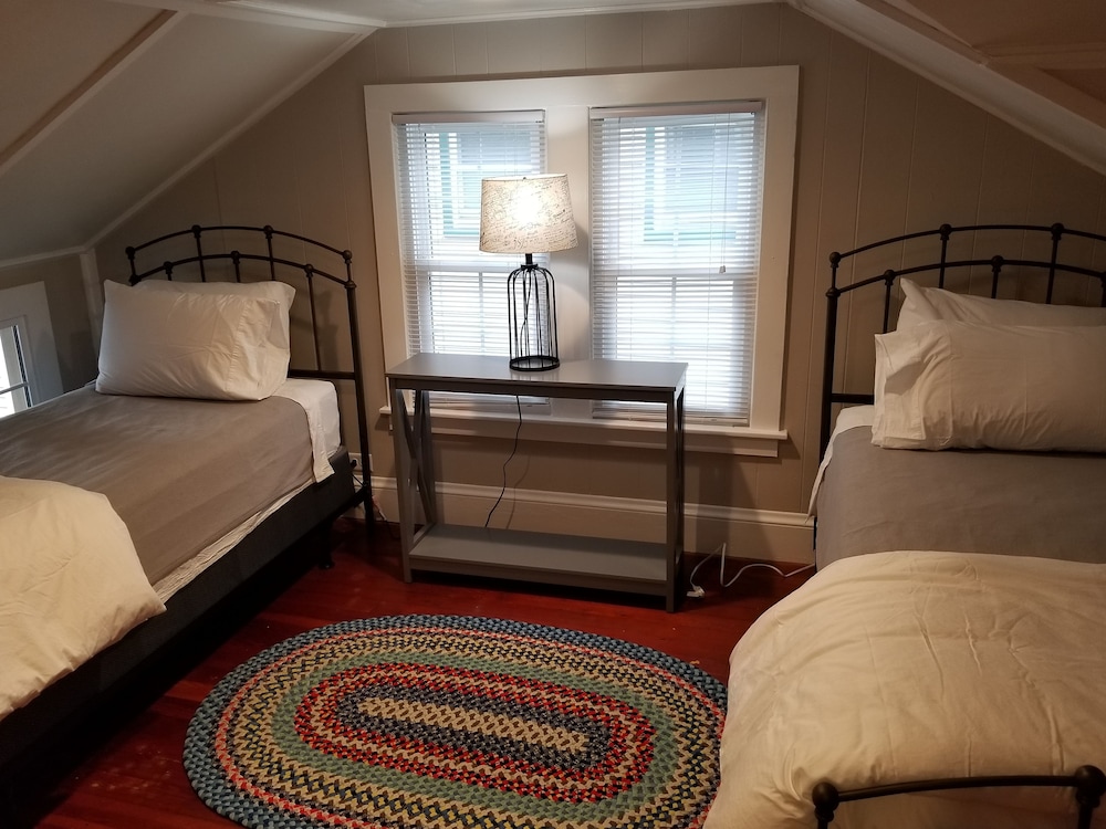 Deluxe House, 3 Bedrooms, 2 Bathrooms photo 2
