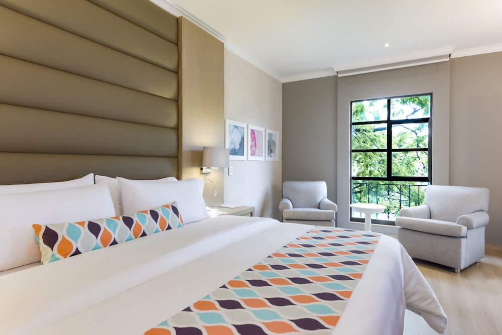 Luxury Suite, 1 King Bed with Sofa bed - Photo 7