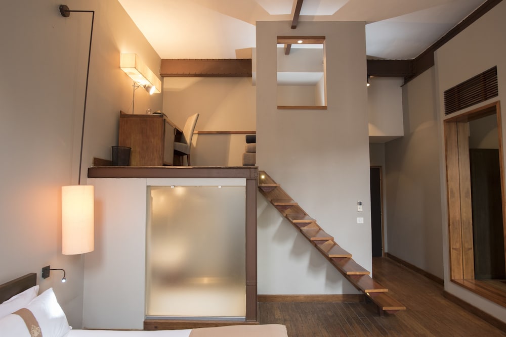 Suite - Photo 9