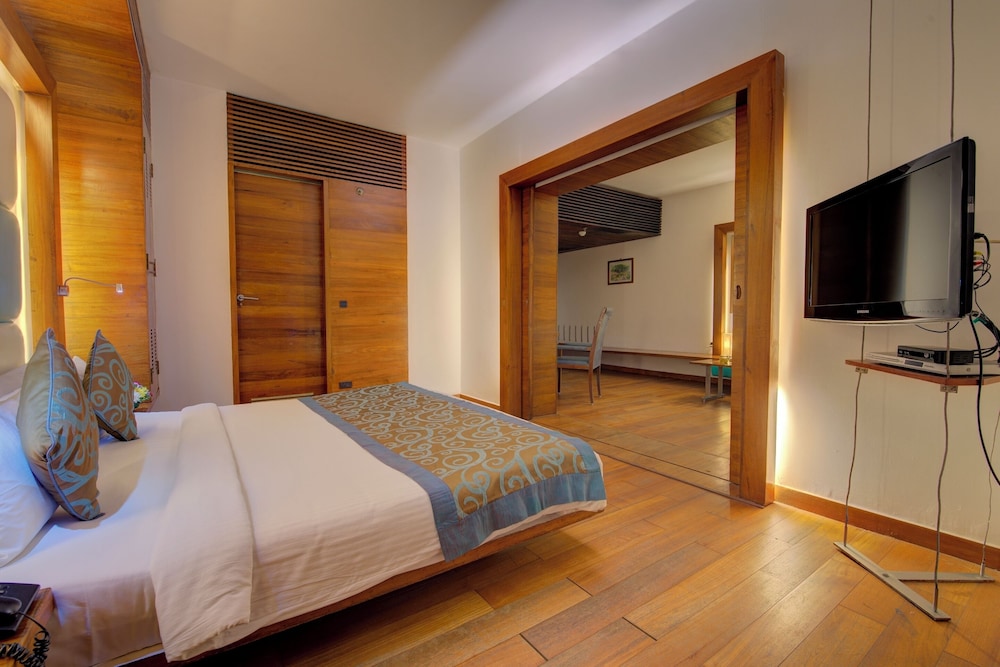 Suite, 1 Double Bed - Photo 4