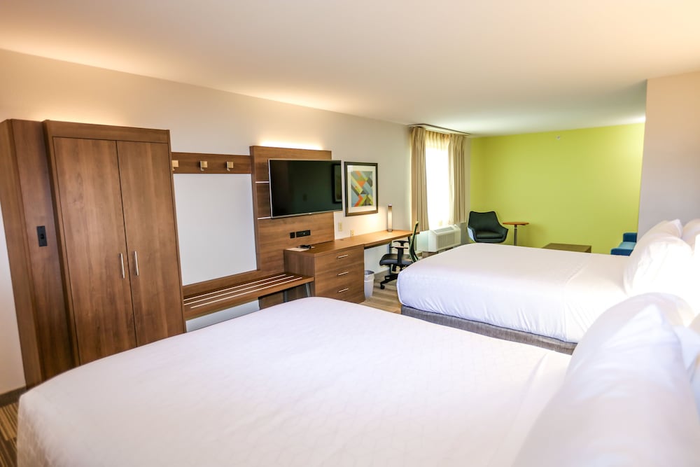 Standard Room, 2 Queen Beds - Photo 2