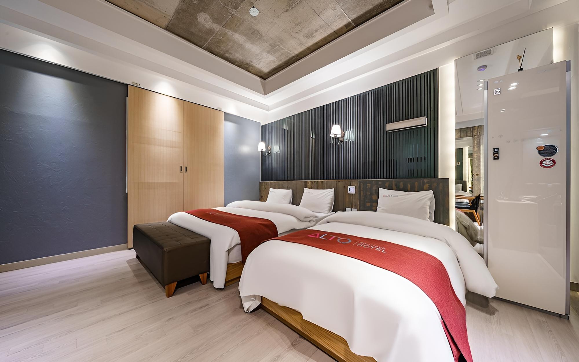 Room (Suite C (double + single with styler ) photo 3