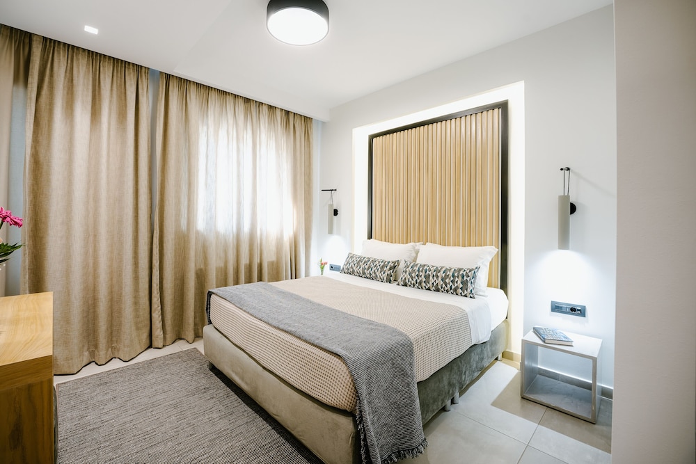 Luxury Suite - Photo 3