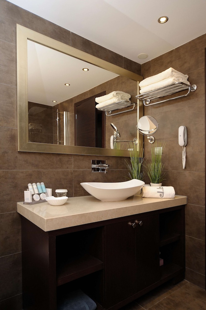 Premium Suite, Jetted Tub (Outdoor-Family) - Photo 4