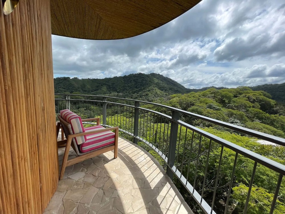 Treetop Suite photo 3