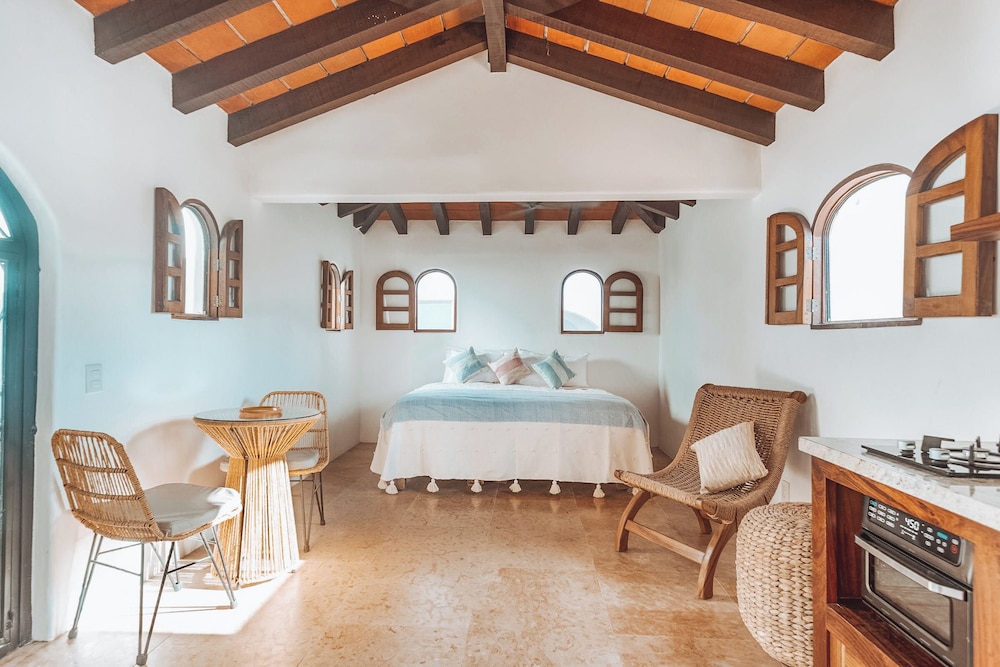 Premium Studio Suite, Balcony, Garden View