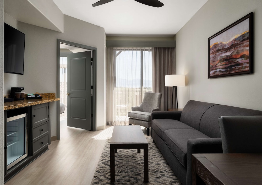 Suite, 1 King Bed, Non Smoking (2 Rooms) - Photo 4