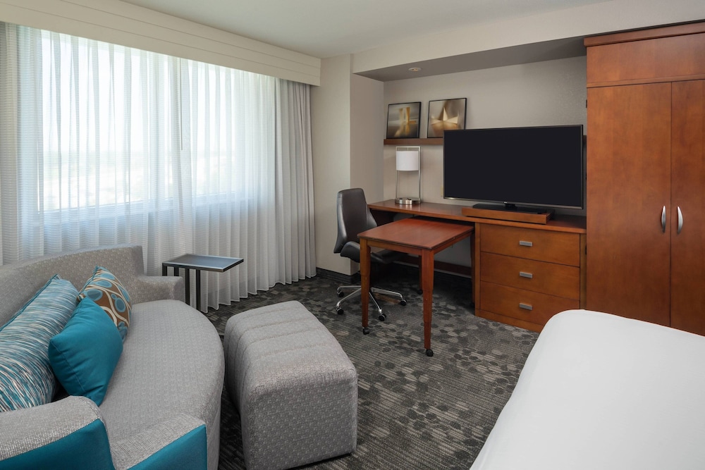 Executive Room, 1 King Bed, Courtyard View photo 2