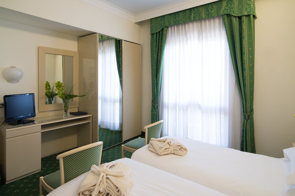 Superior Double or Twin Room photo 2