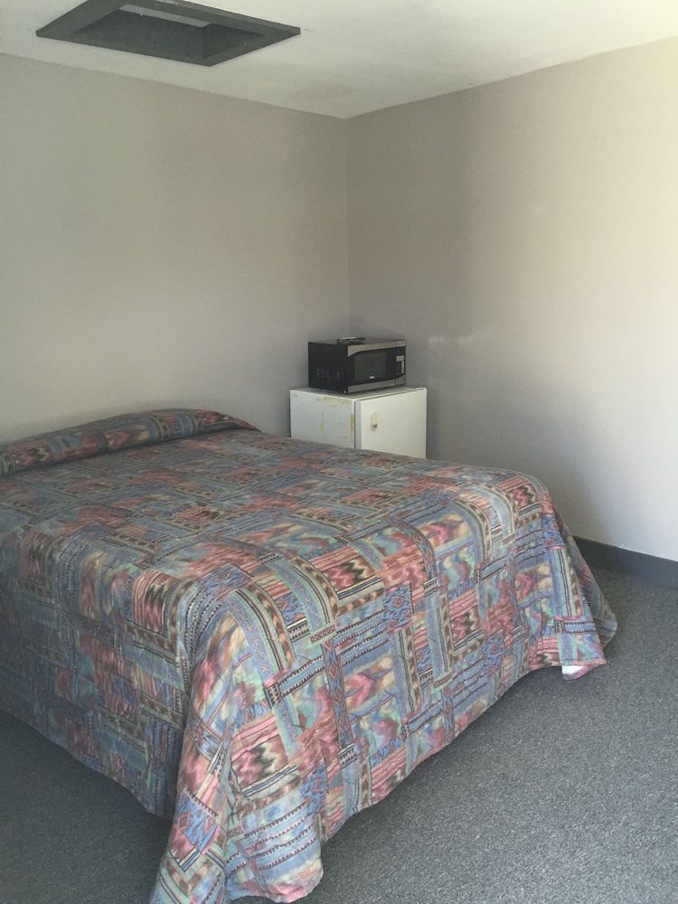 Standard Room, 1 Queen Bed photo 1