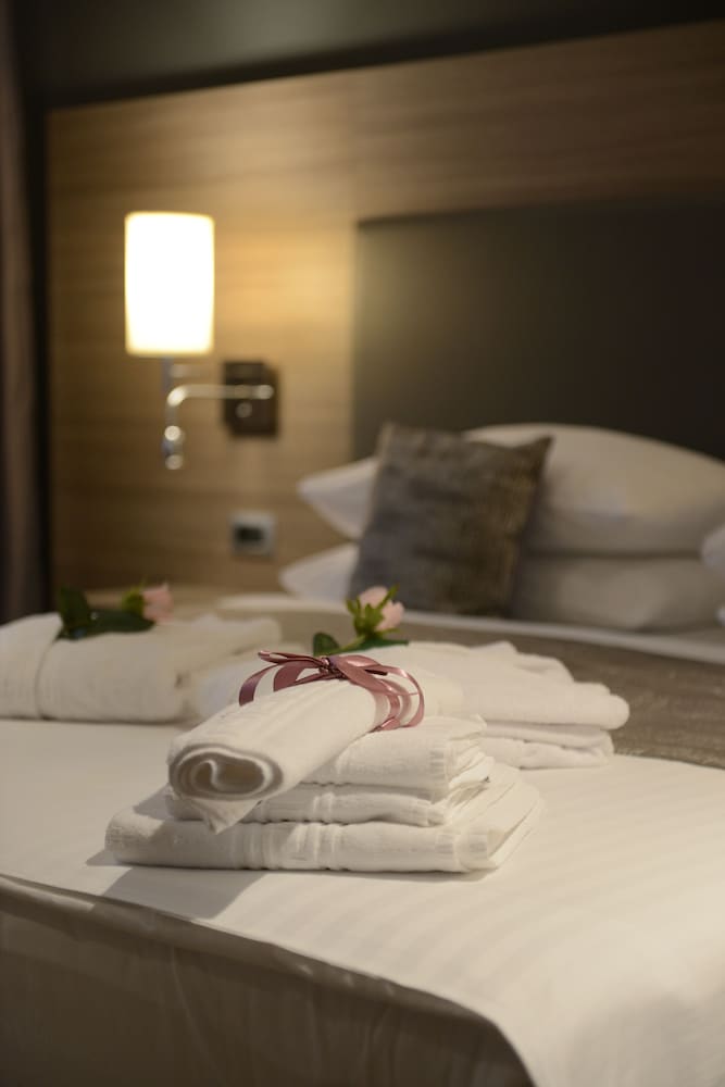 Deluxe Suite, 1 Queen Bed photo 1