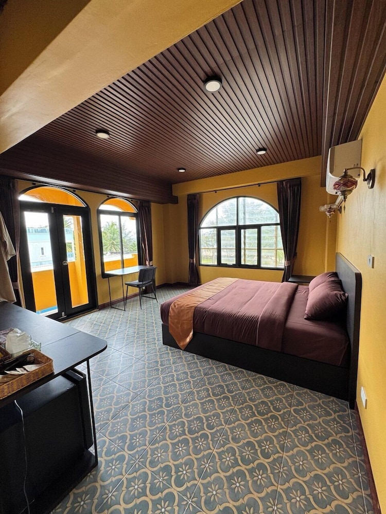 Deluxe Double Room, 1 King Bed, Balcony, Sea View