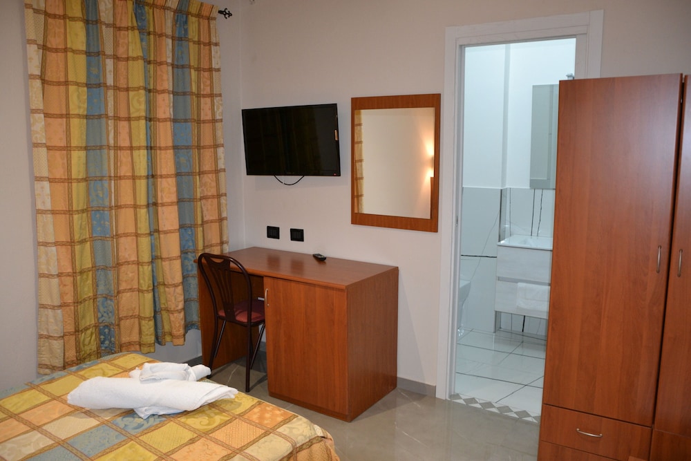 Classic Single Room, Ensuite, Courtyard View photo 2