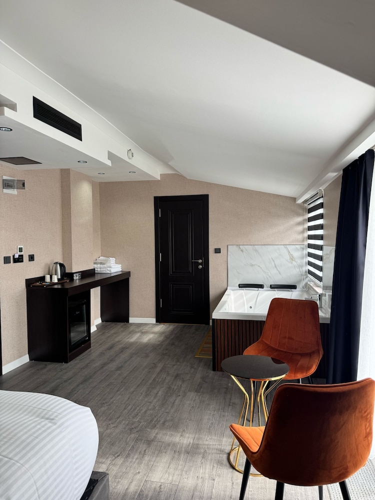 Romantic Studio Suite photo 3