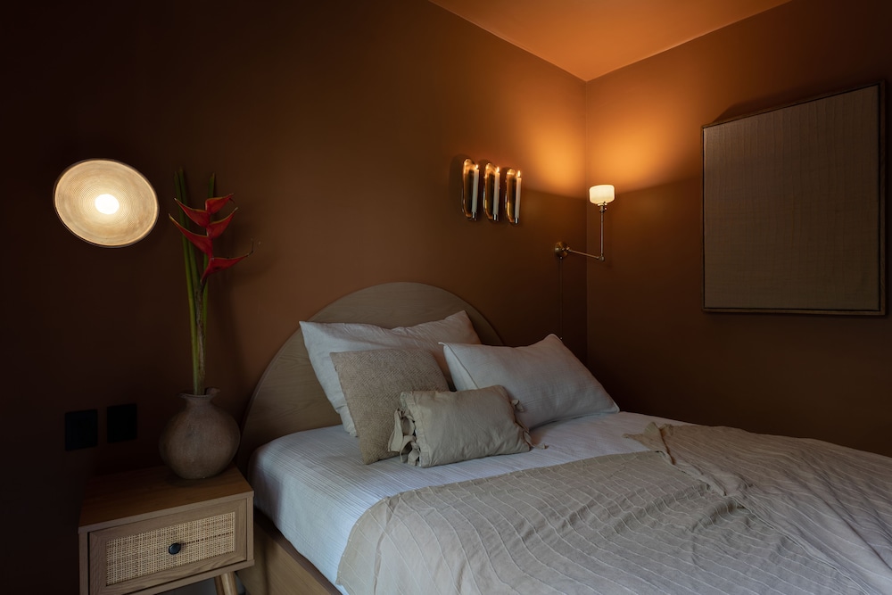 Deluxe Room, 1 Queen Bed with Sofa bed, Accessible, Private Bathroom