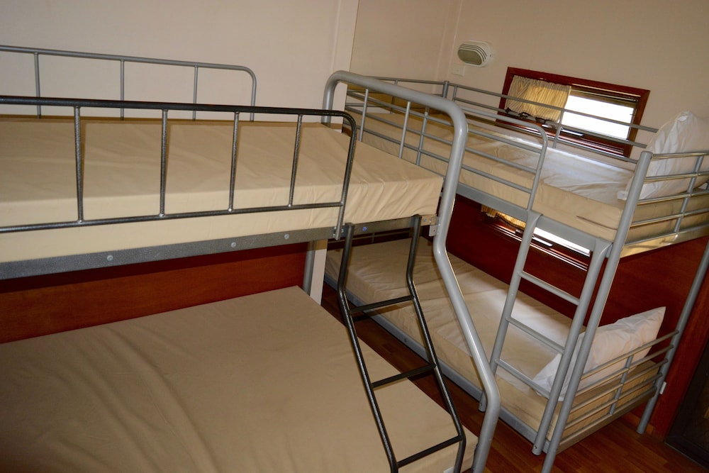 Private Bedroom - Sleep Up to 6 - Linen on Queen Bed Only (1 Queen 2 Bunks) photo 1