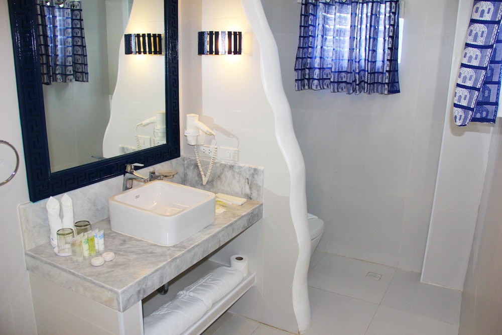 2 Bedroom Villa with Jacuzzi photo 3