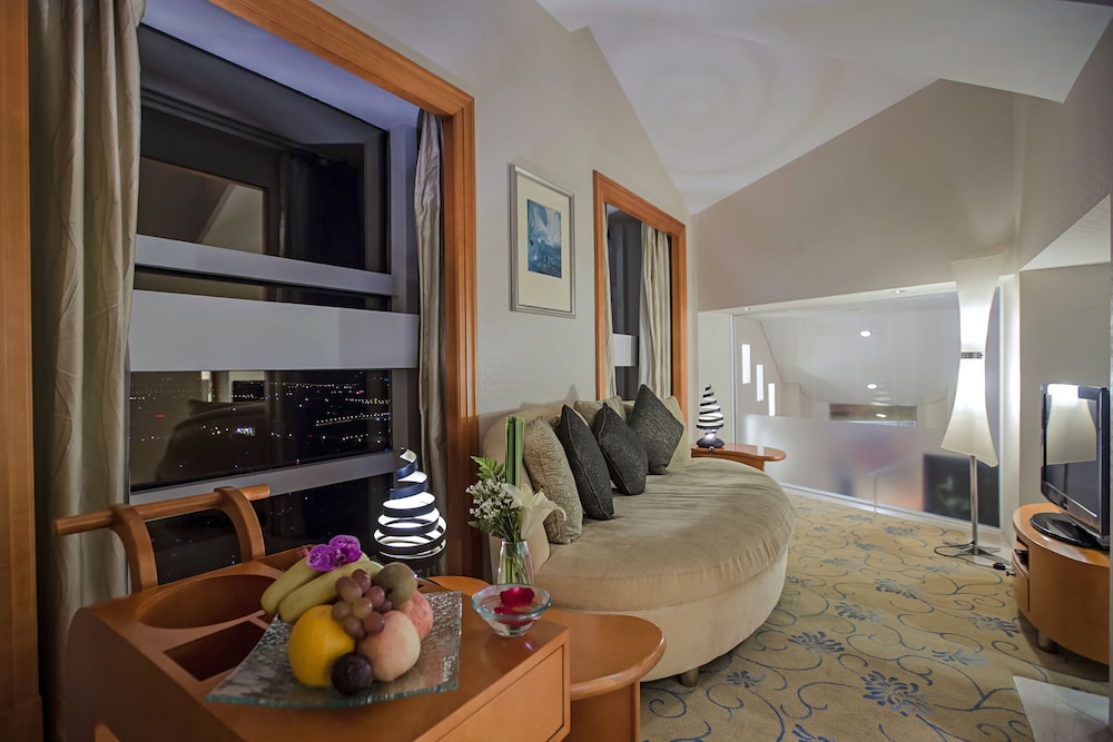 Premier Room, 1 King Bed, City View (Skyline) photo 1
