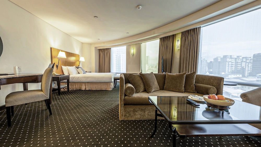 Deluxe Suite photo 2
