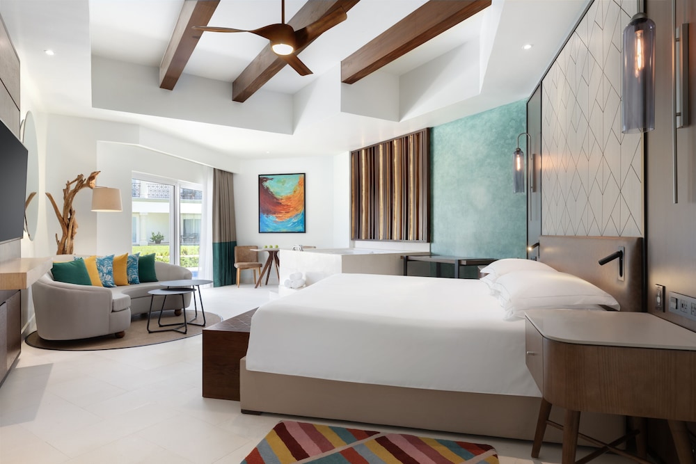 Junior Suite Swim-up - 1 King Bed