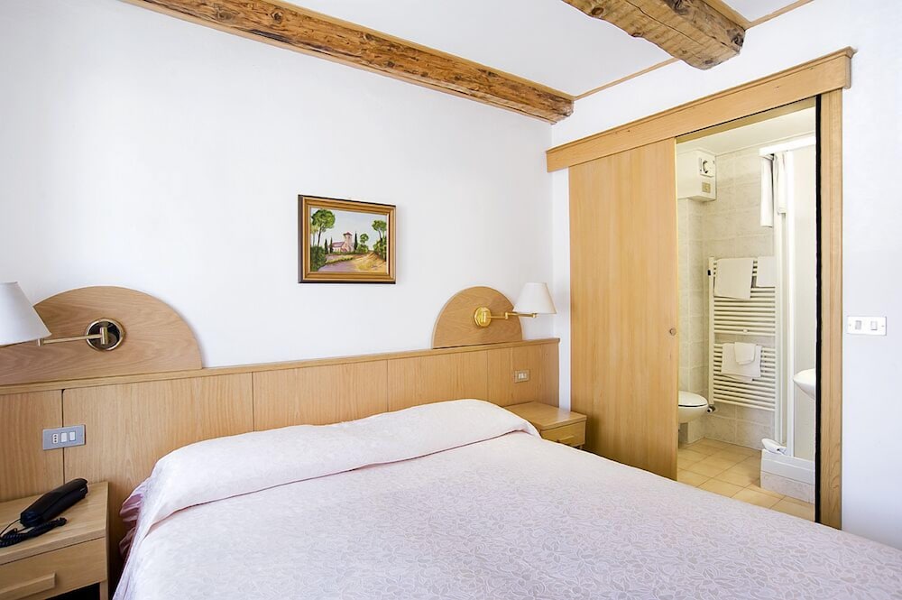 Double Room, 1 Queen Bed, Non Smoking photo 1