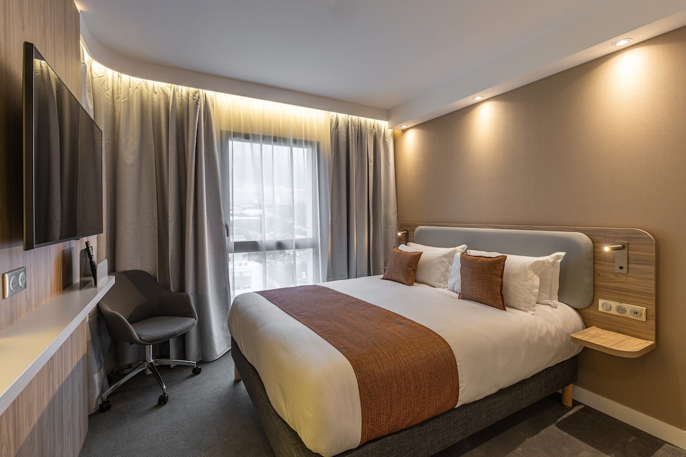 Standard Room, 1 Queen Bed, Accessible (Free Breakfast) - Photo 4