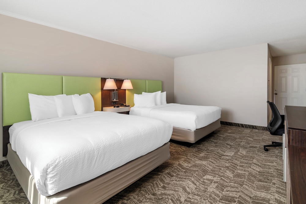 Room, 2 Queen Beds, Accessible, River View photo 2