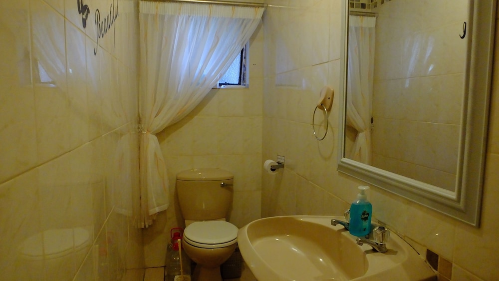 Family Suite, 1 Bedroom, 2 Bathrooms (Self Catering) photo 2