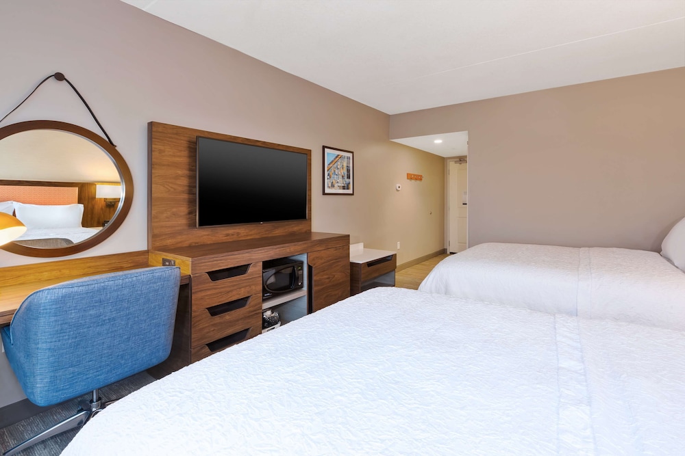 Room, 2 Queen Beds, Refrigerator & Microwave, Bay View - Photo 2