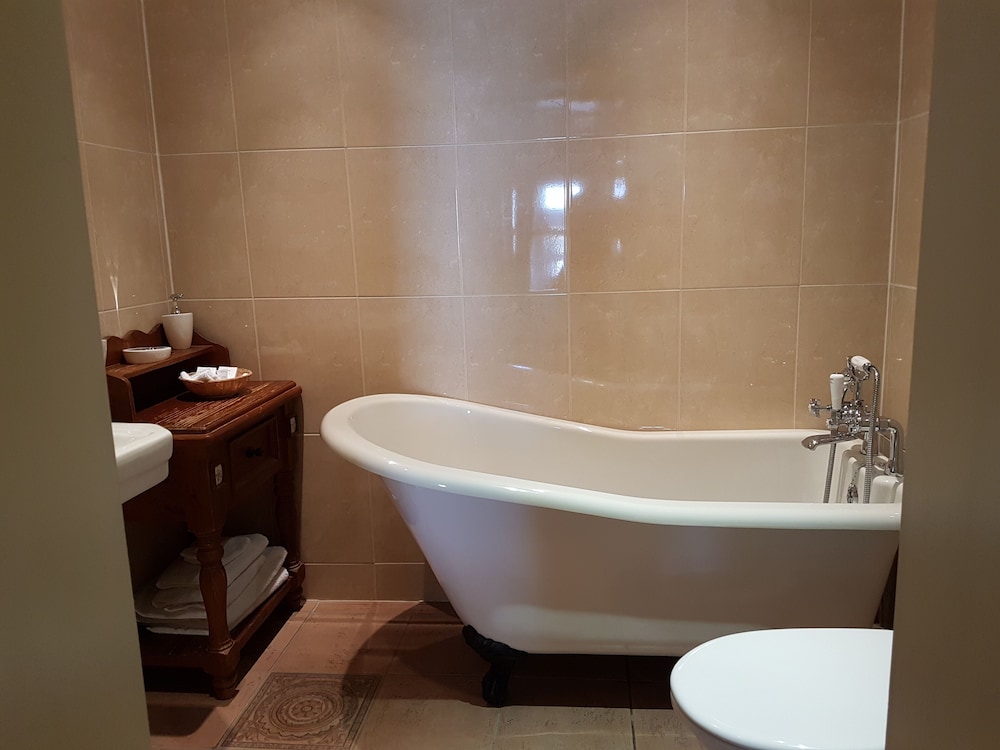 Double Room, Ensuite (Breakfast Included) photo 2
