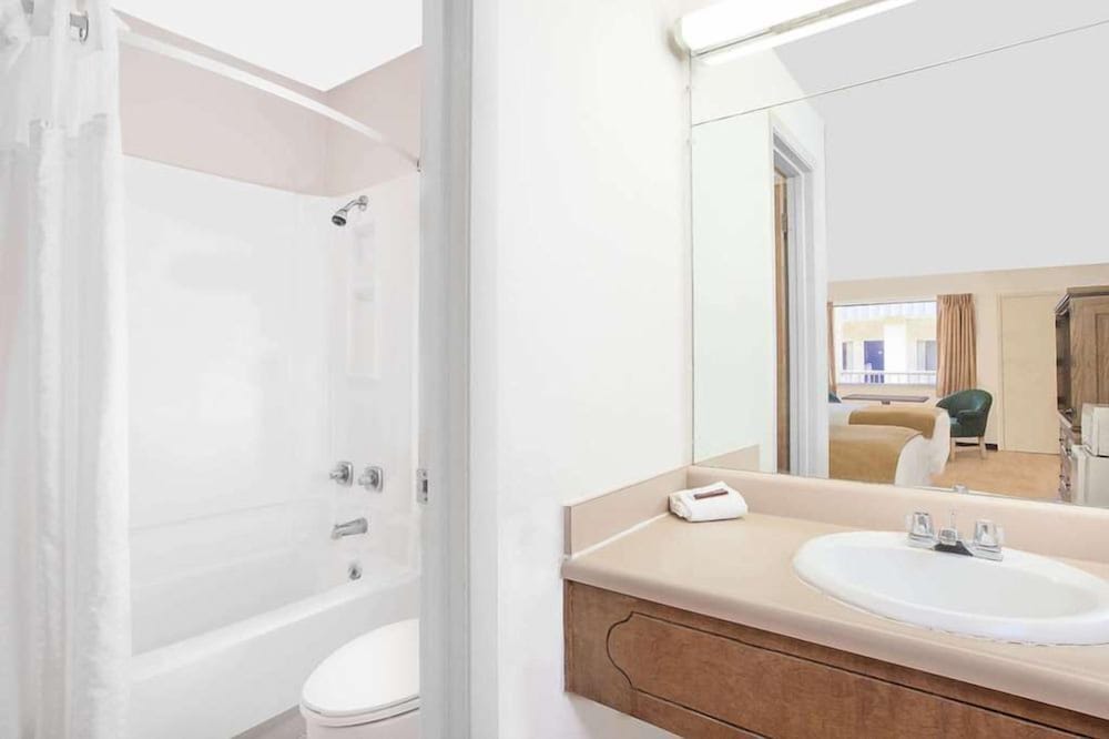 Room, 2 Double Beds, Smoking photo 2