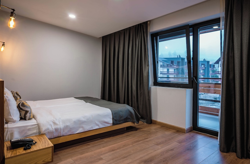 Standard Double Room Back View - Photo 2