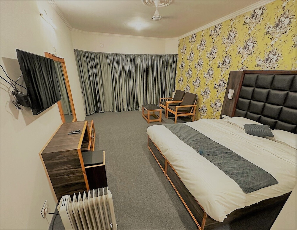 City Suite, 1 King Bed, Non Smoking, City View - Photo 7