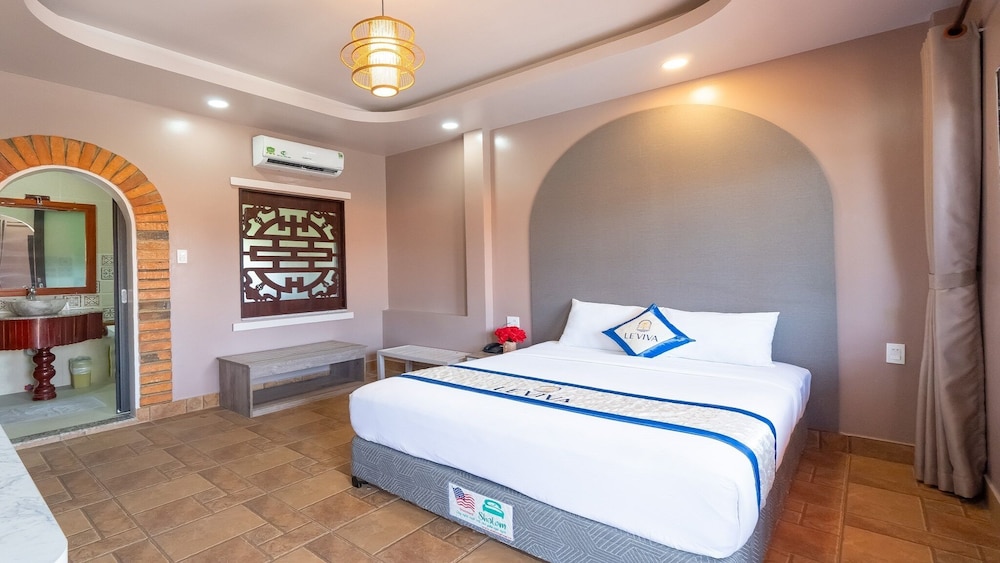 Deluxe Room, Pool View - Photo 6